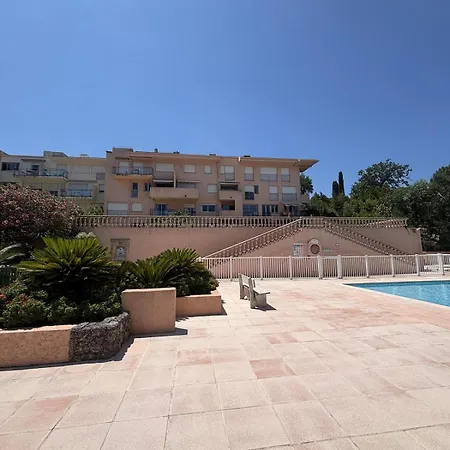 شقة Centre Saint- Tropez - Piscine - Parking Privee *